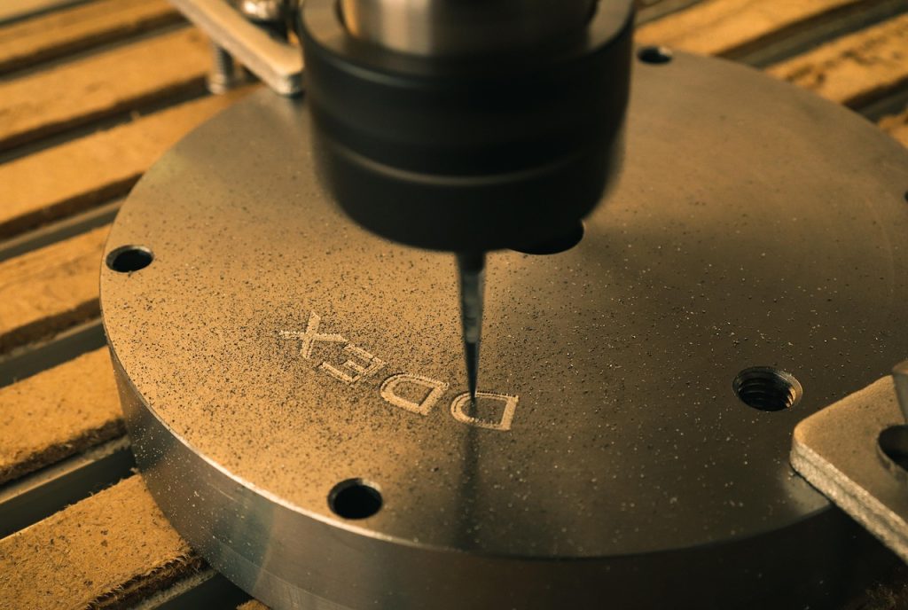 Metallgravur, Fräsen, Details, CNC, Fräsmaschine, Bohrer, Werkzeug, Industrie, Technologie, Produktion, Mühlen, Arbeit, Stahl, CNC, CNC, CNC, CNC, CNC