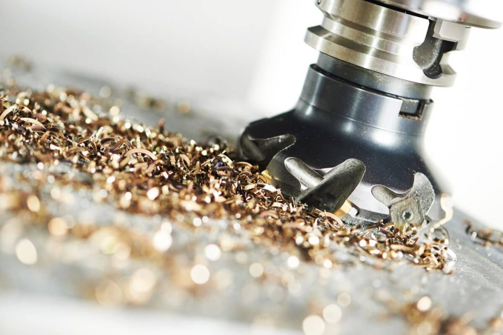 Metallspäne und Fräswerkzeug